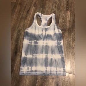 Lululemon Swiftly tank. No flaws, normal used condition. No size tag- Sz 6